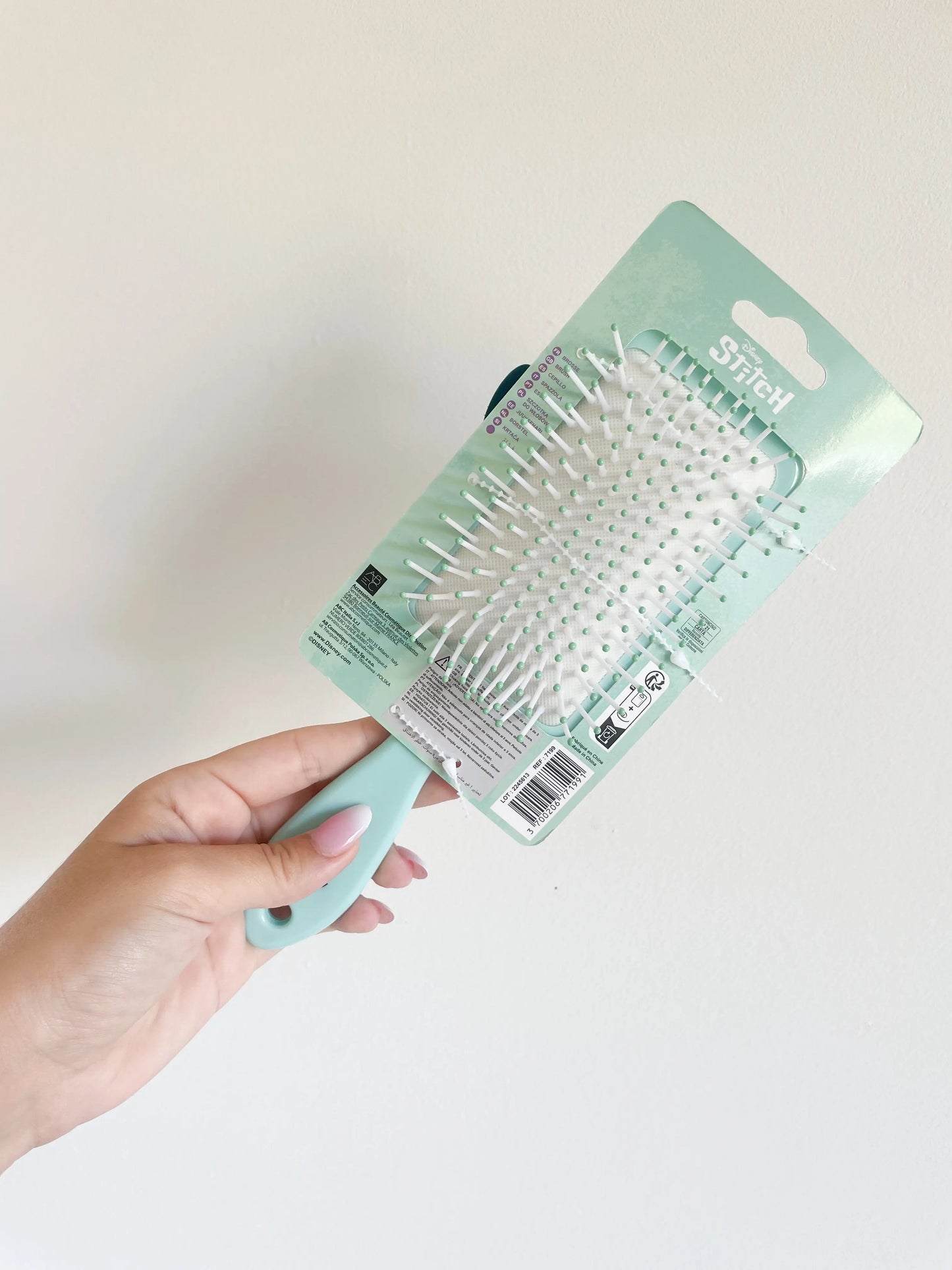Brosse à cheveux stitch. Dos de la brosse avec les picots