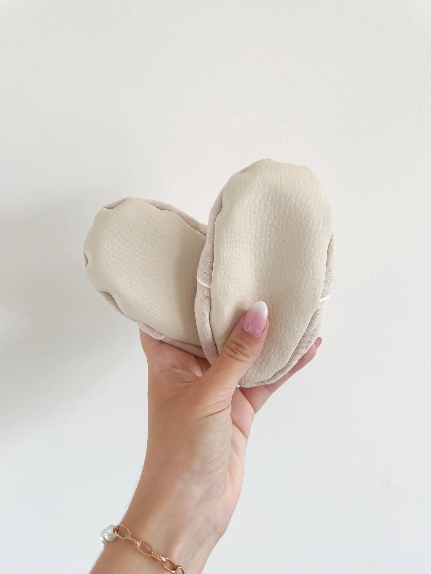Paire de chaussons sable du dessous pour bébé de 12 à 36 mois, semelle souple effet cuir grainé