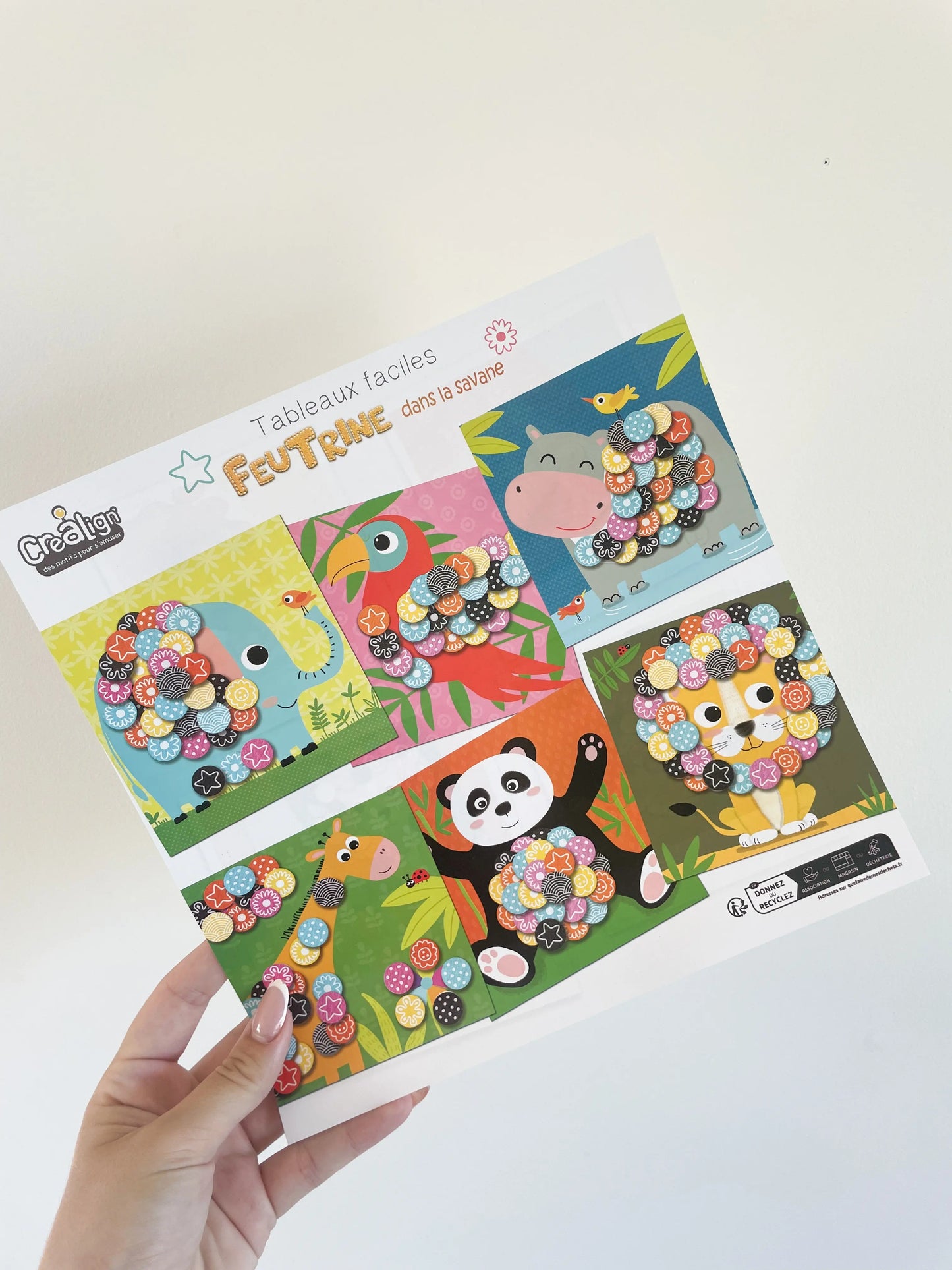 Planches des cartes disponible avec formes colorées et motifs variés