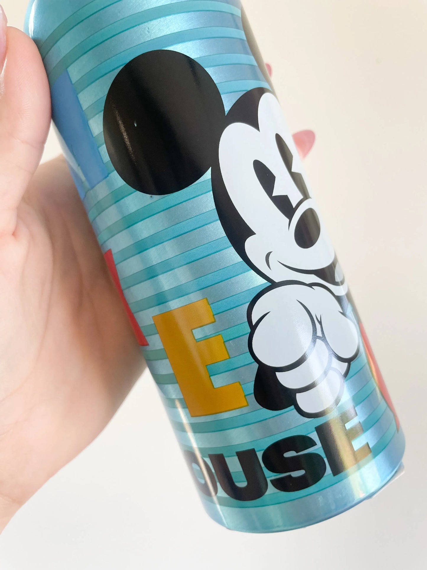 Zoom sur la gourde mickey bleu disney