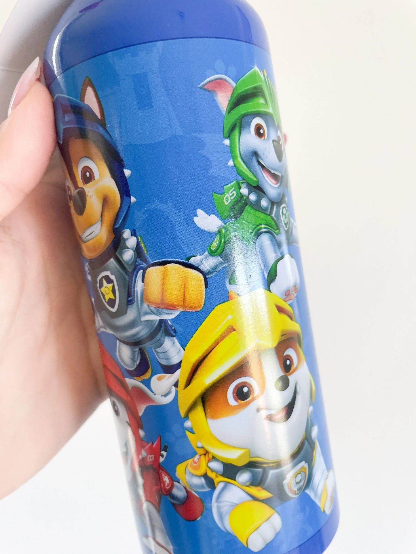 Gros zoom sur les personnages de la gourde pat patrouille.