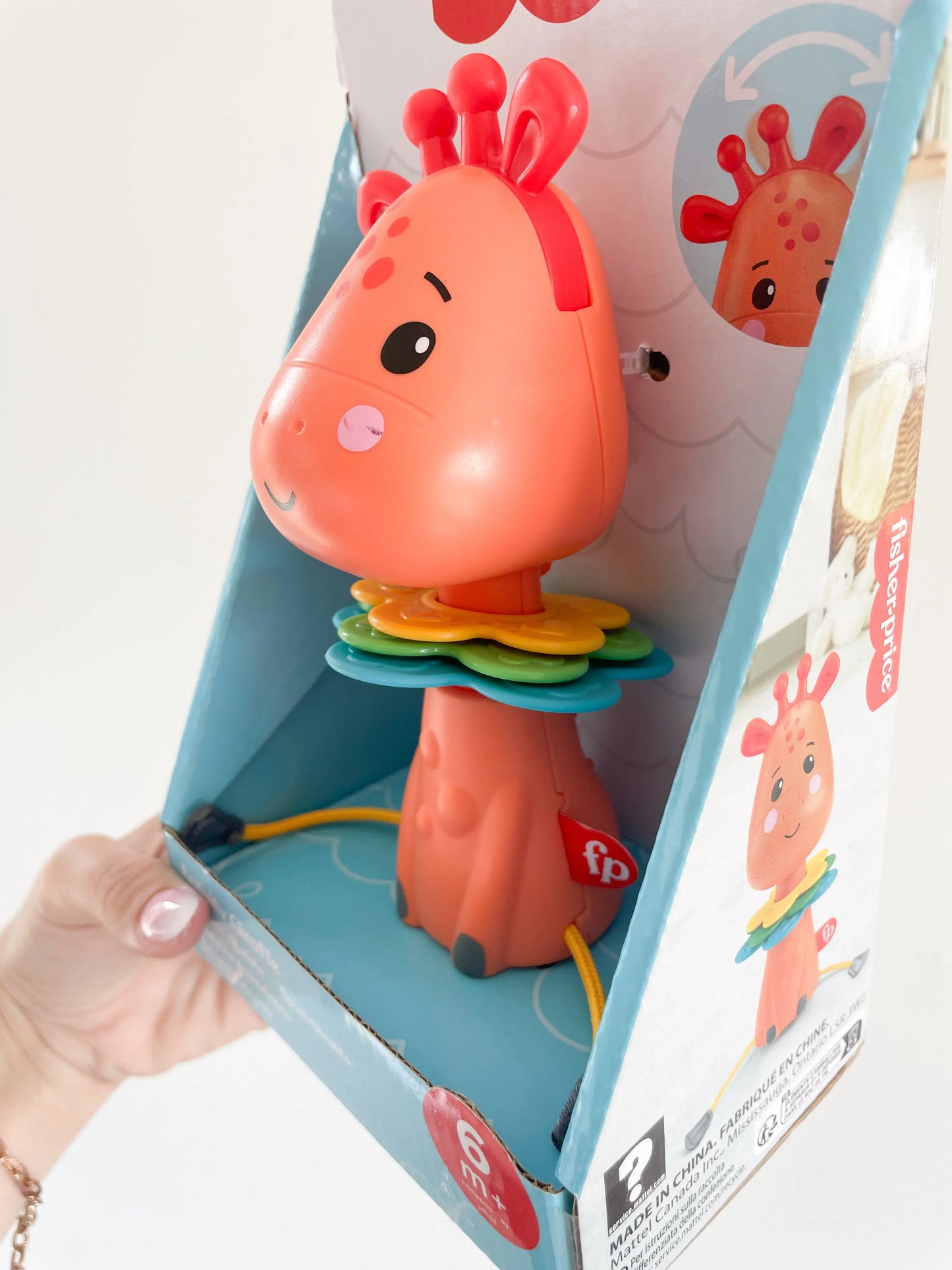 Boîte du jouet girafe rigolote Fisher-Price avec jouet visible à l’intérieur – jouet sensoriel bébé
