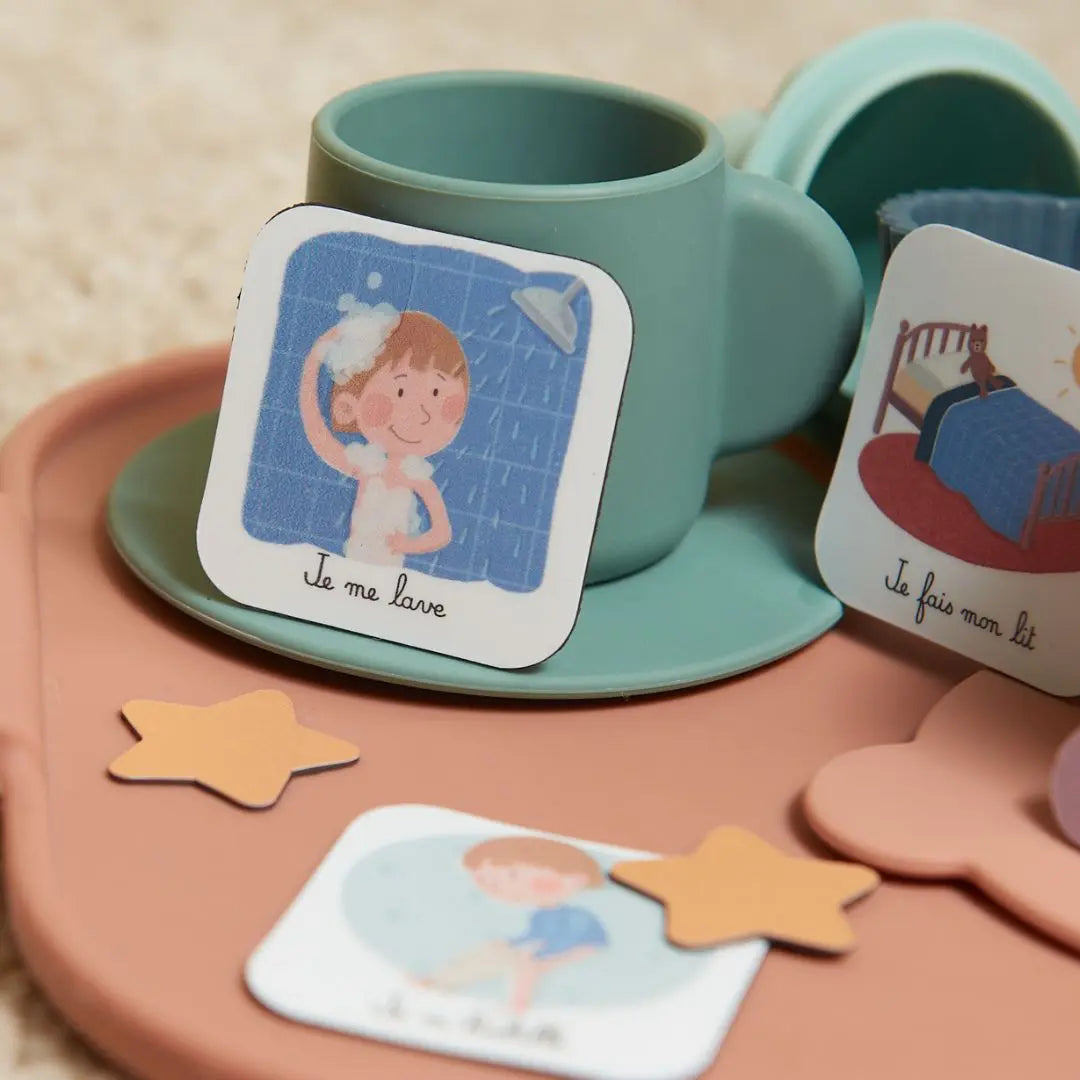 Magnets routine enfant « Je me lave » et « Je fais mon lit » sur un plateau très jolie