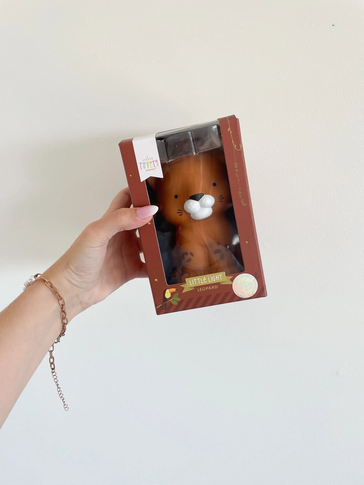 Petite veilleuse en forme d’animal pour chambre bébé dans un packaging prêt à offrir