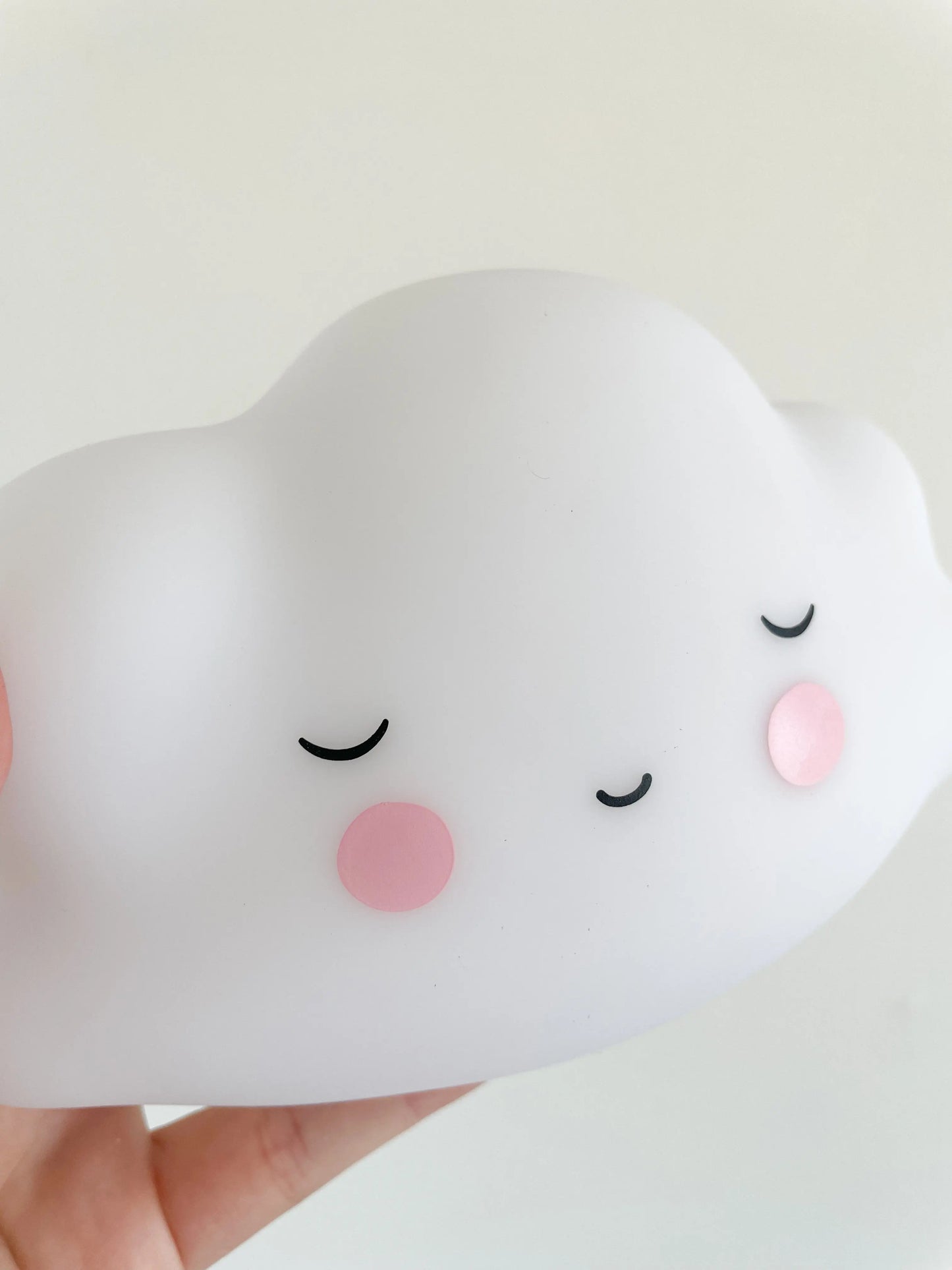 zoom sur la veilleuse nuage endormi