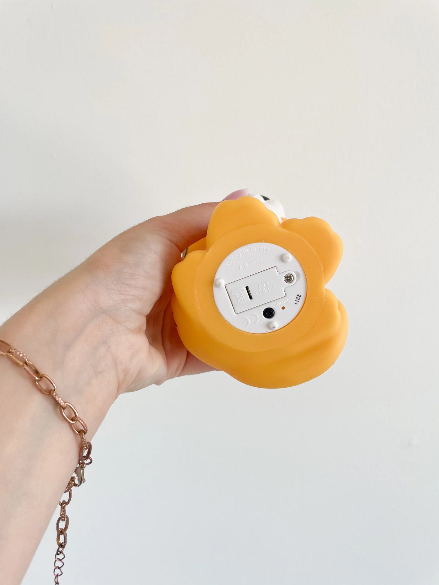 Veilleuse bébé avec compartiment à piles en dessous – sécurité optimale