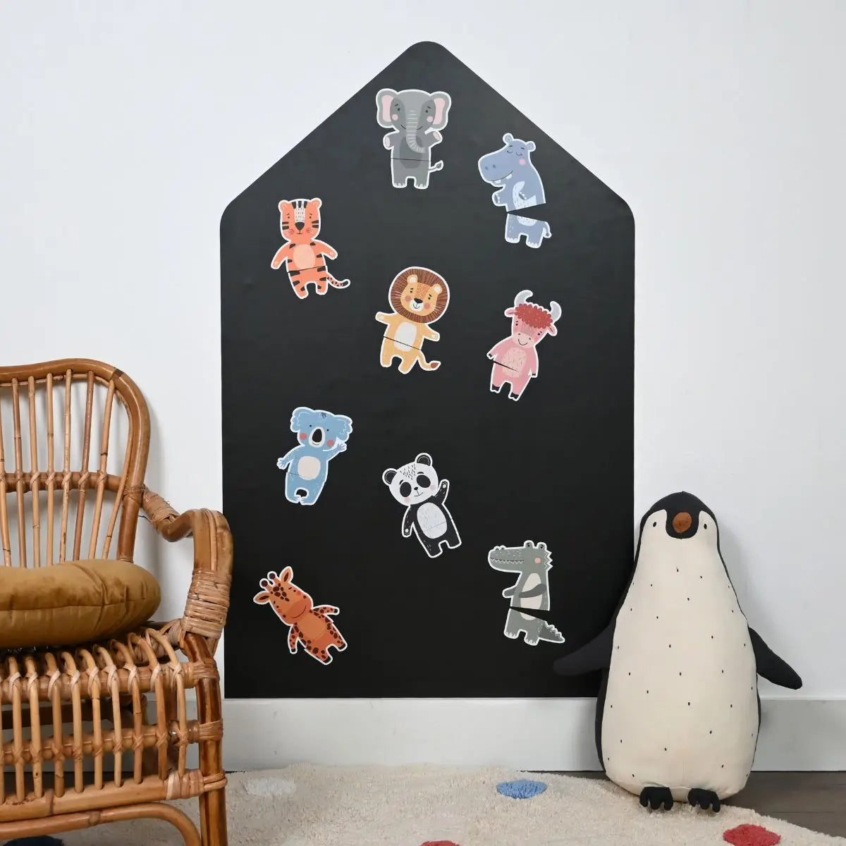 Vue d’ensemble du tableau magnétique avec magnets animaux – jouet éducatif enfant