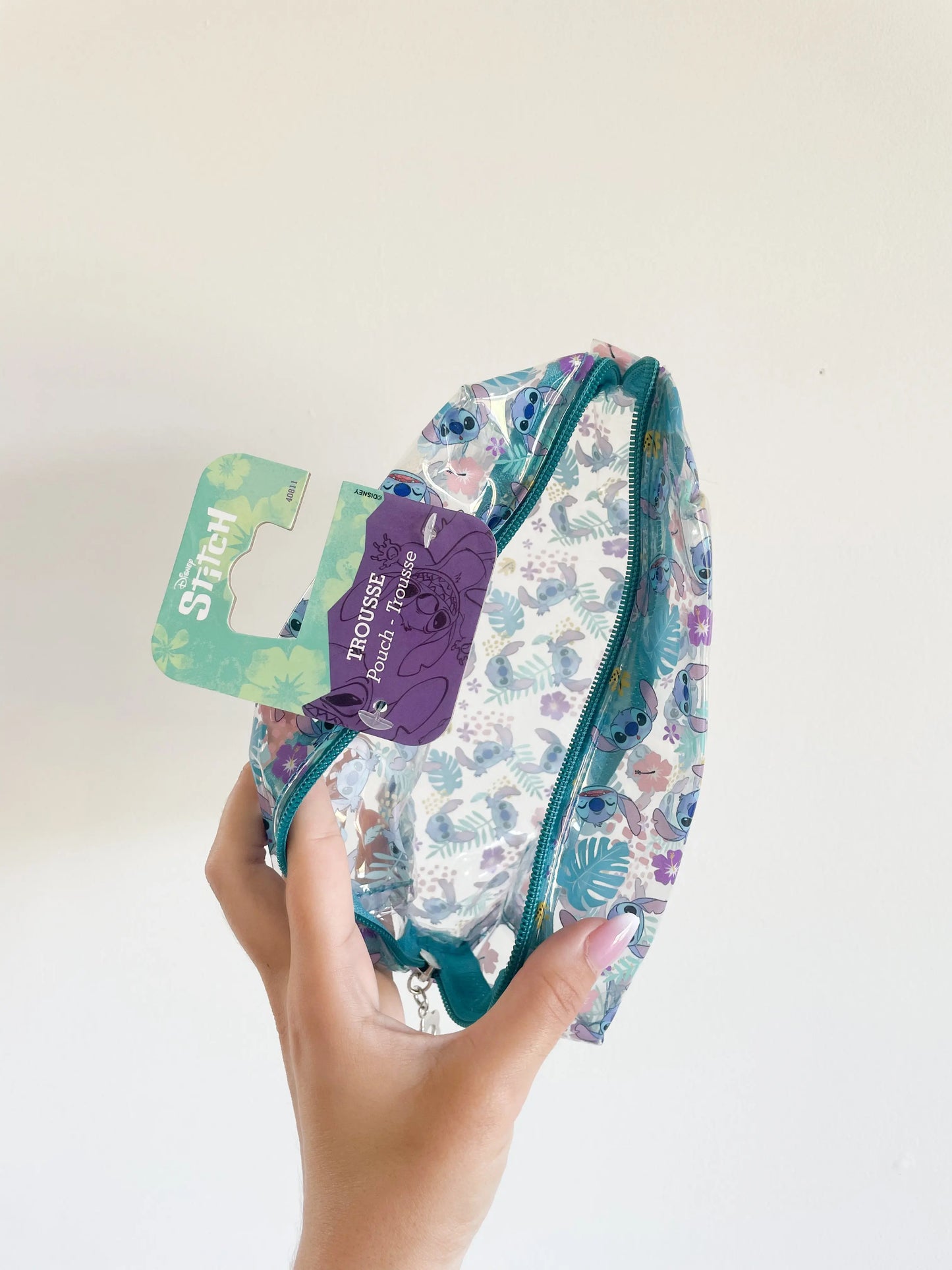Trousse de toilette Stitch bleu pour enfant avec la fermeture ouverte