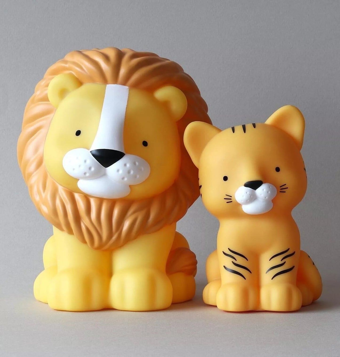 Veilleuse tigre à côté d'une veilleuse lion – collection jungle