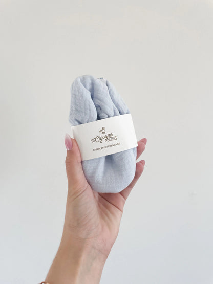 Chaussons Artic pour bébé, vue du dessus mettant en valeur la matière souple et le packaging little cigogne