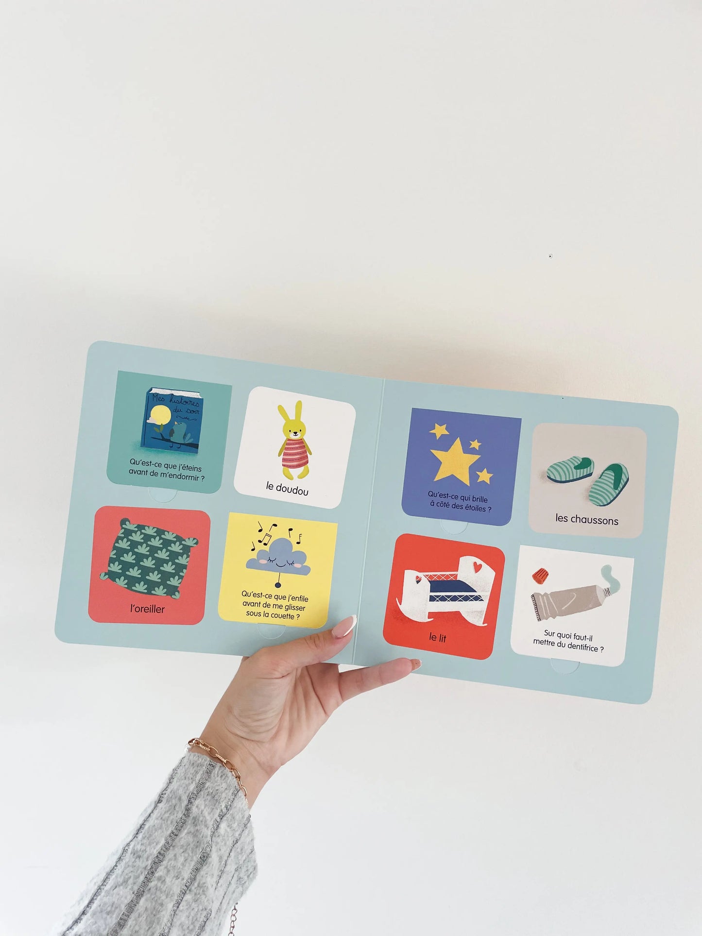 Livre MON ANIM'AGIER - Au dodo pour bébé. Page intérieur du livre avec un imagier. dès 18 mois