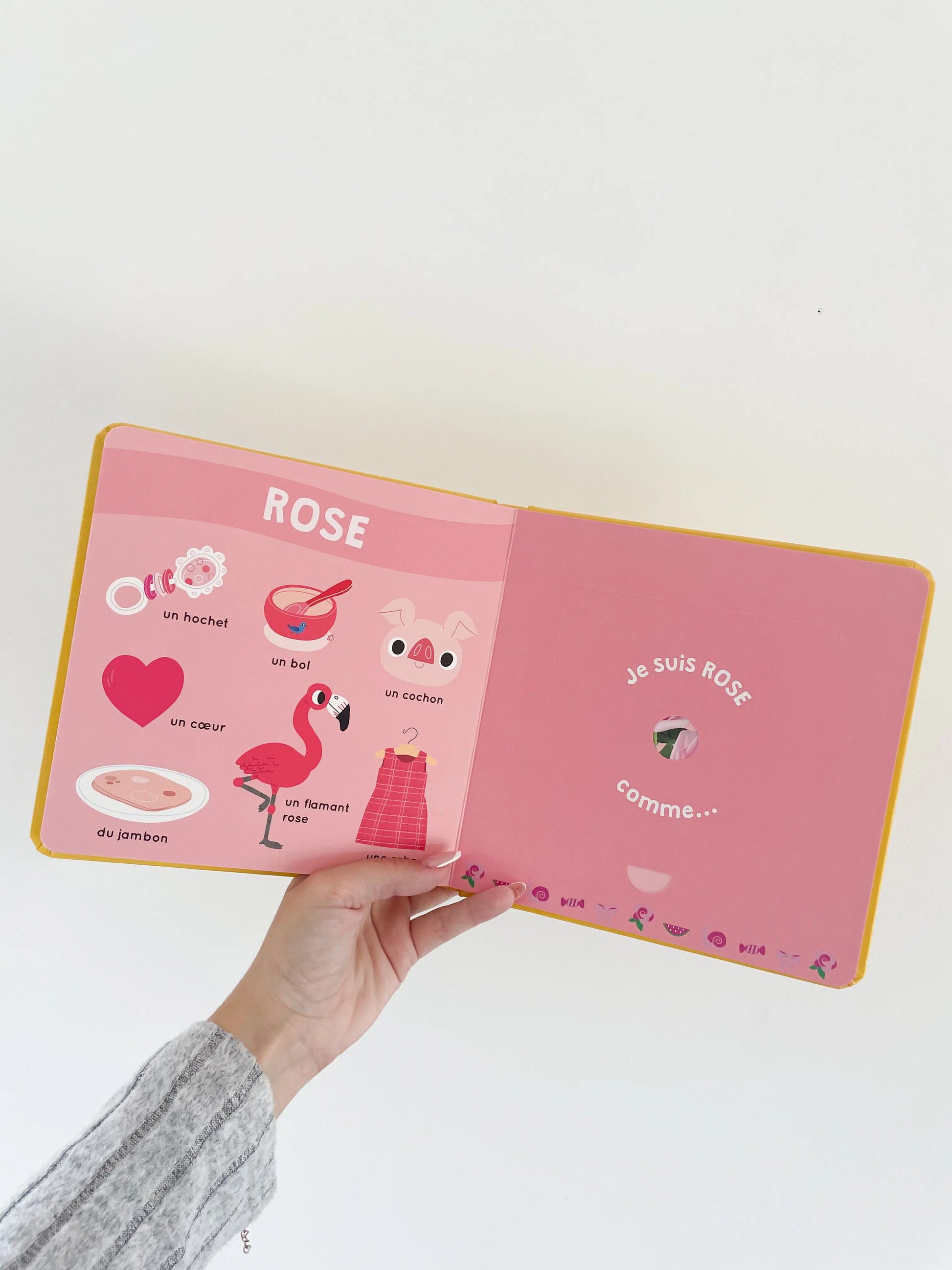Mon livre des odeurs et des couleurs - Mes 1ères odeurs. Pages intérieur du livre sur la couleur rose. 