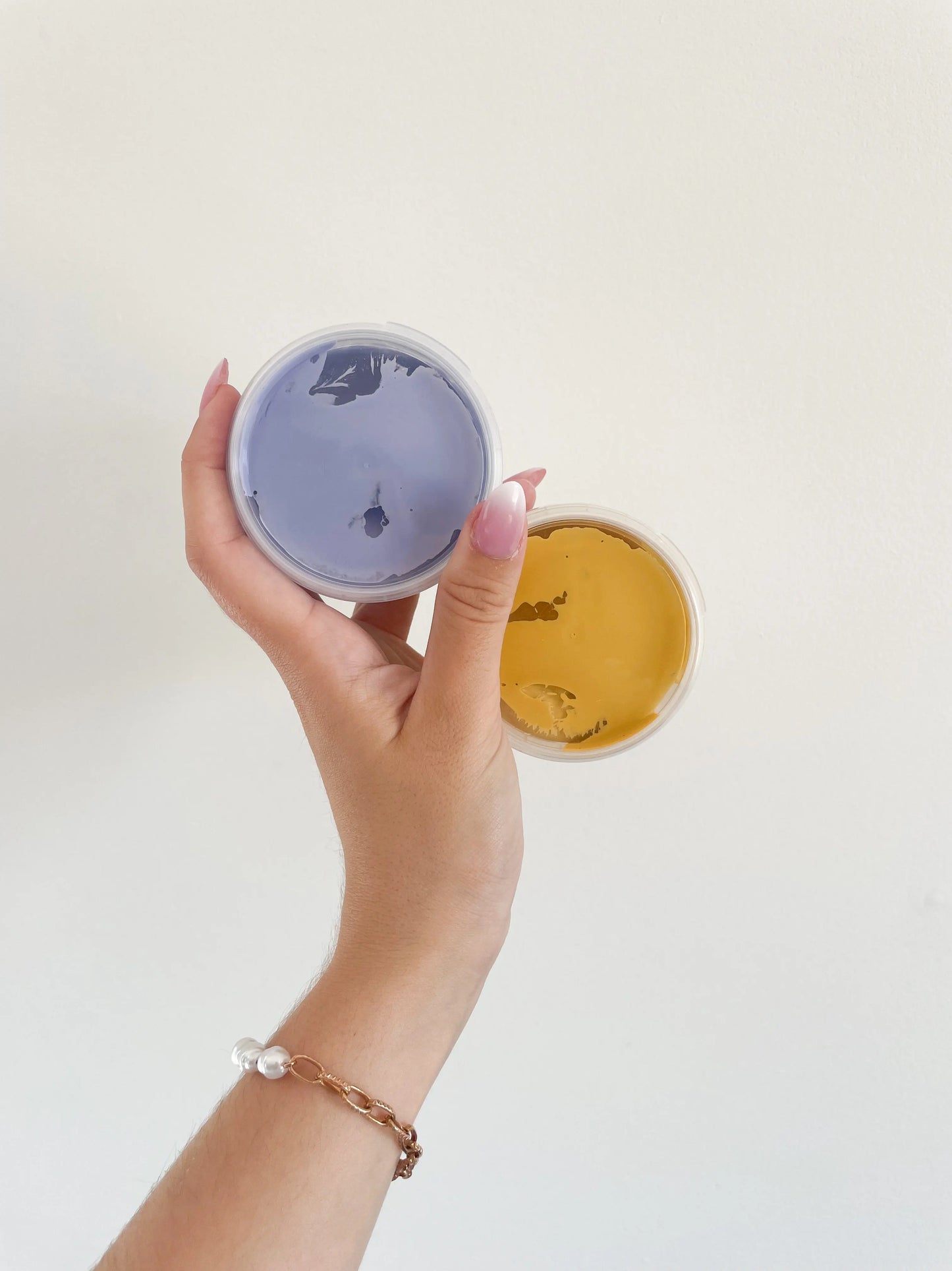 Peinture au doigt jaune et bleu lavable sans allergènes – Produit éco-conçu et sécurisé